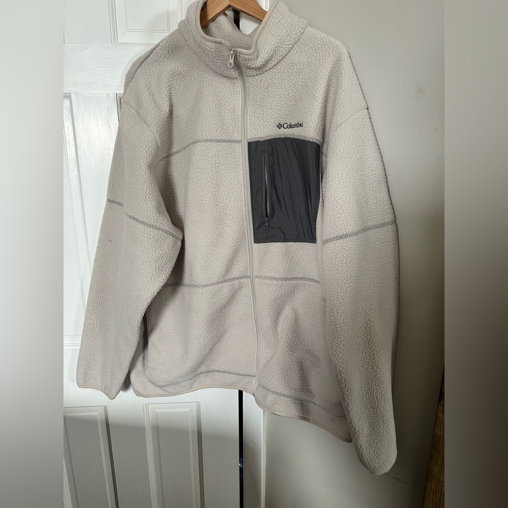 Columbia Cream Fleece Jacket with Gray Accents